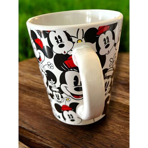 Disney Minnie Mouse Cute Ceramic Coffee Mug Cup All-Over Print Valentine’s Day ￼ - Picture 3 of 11